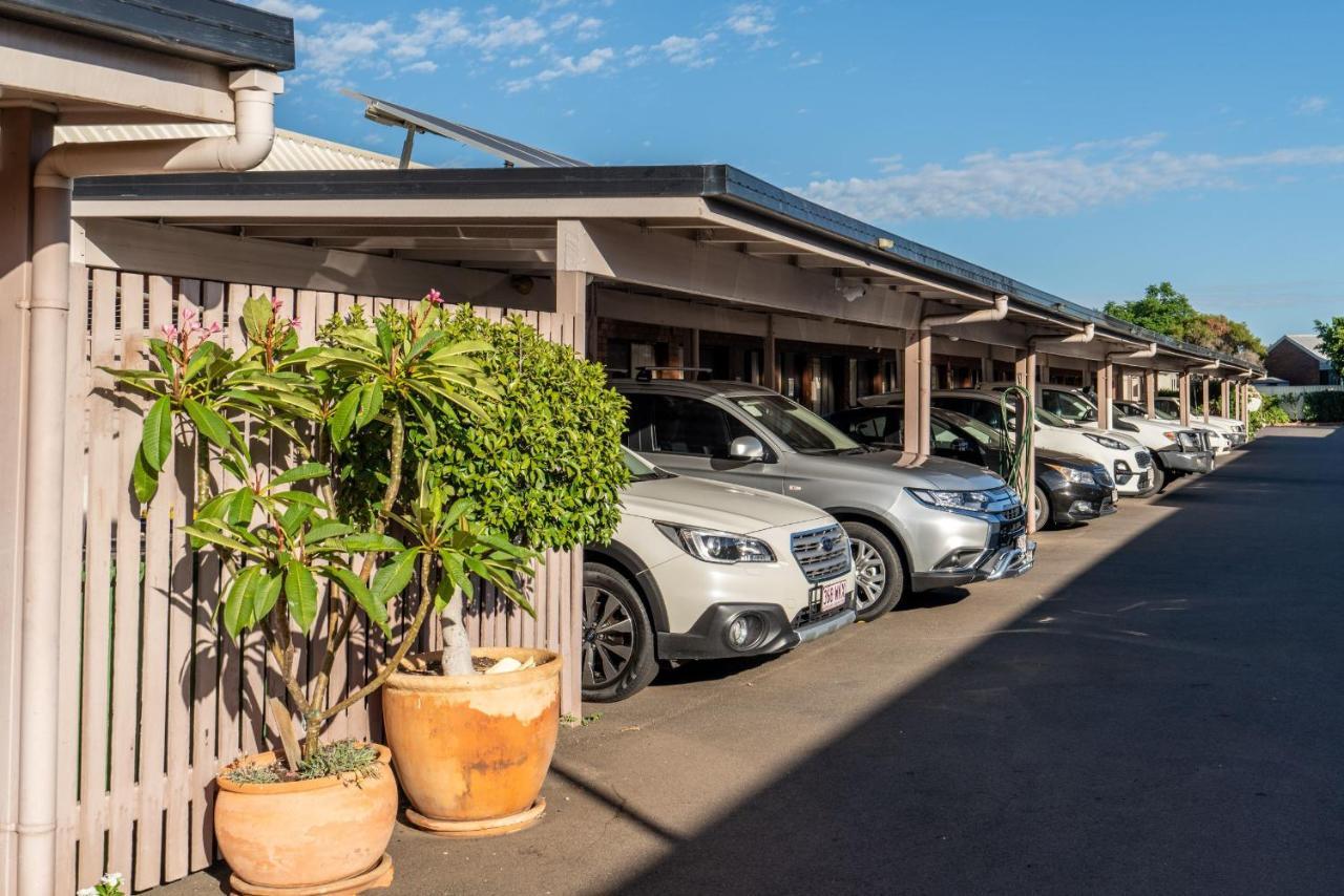 Country Pathfinder Motor Inn Dalby Kültér fotó