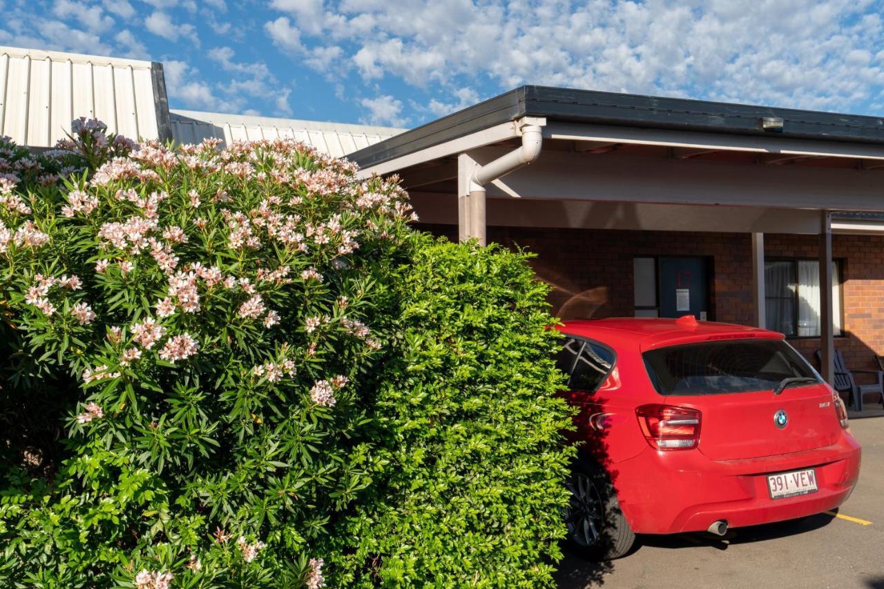 Country Pathfinder Motor Inn Dalby Kültér fotó